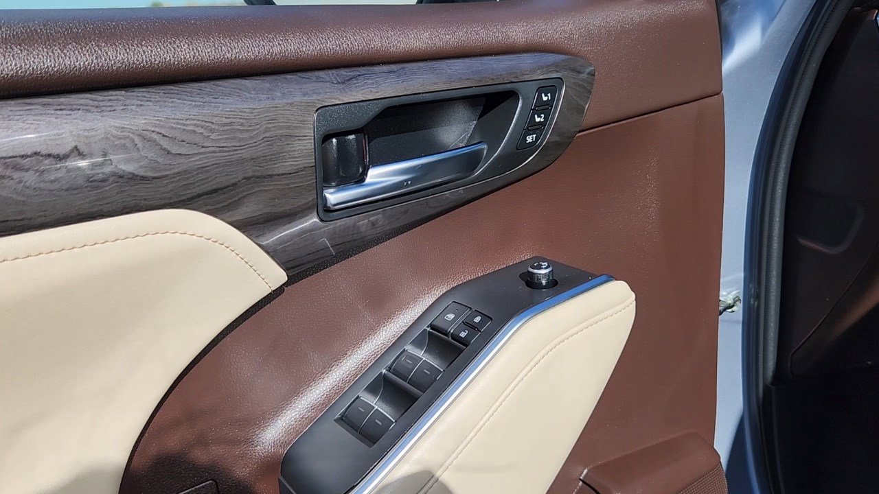 2022 Toyota Highlander Platinum photo 8