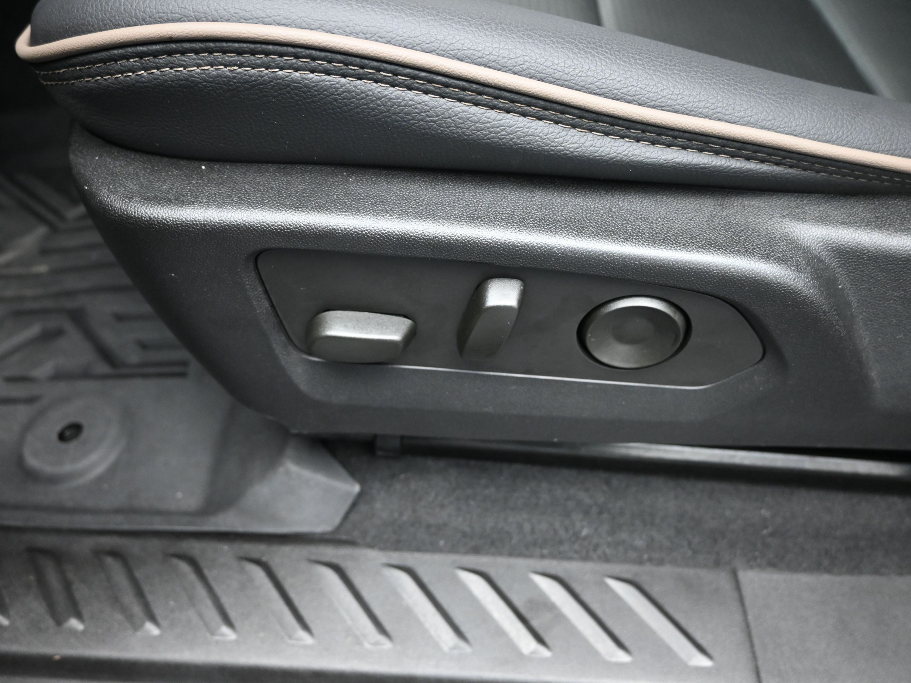 2024 Gmc Canyon Denali photo 8