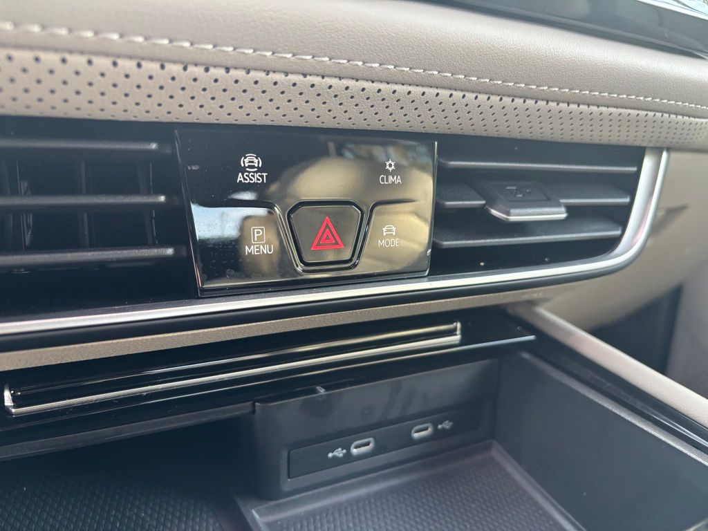 2024 Volkswagen Atlas SE Technology photo 22
