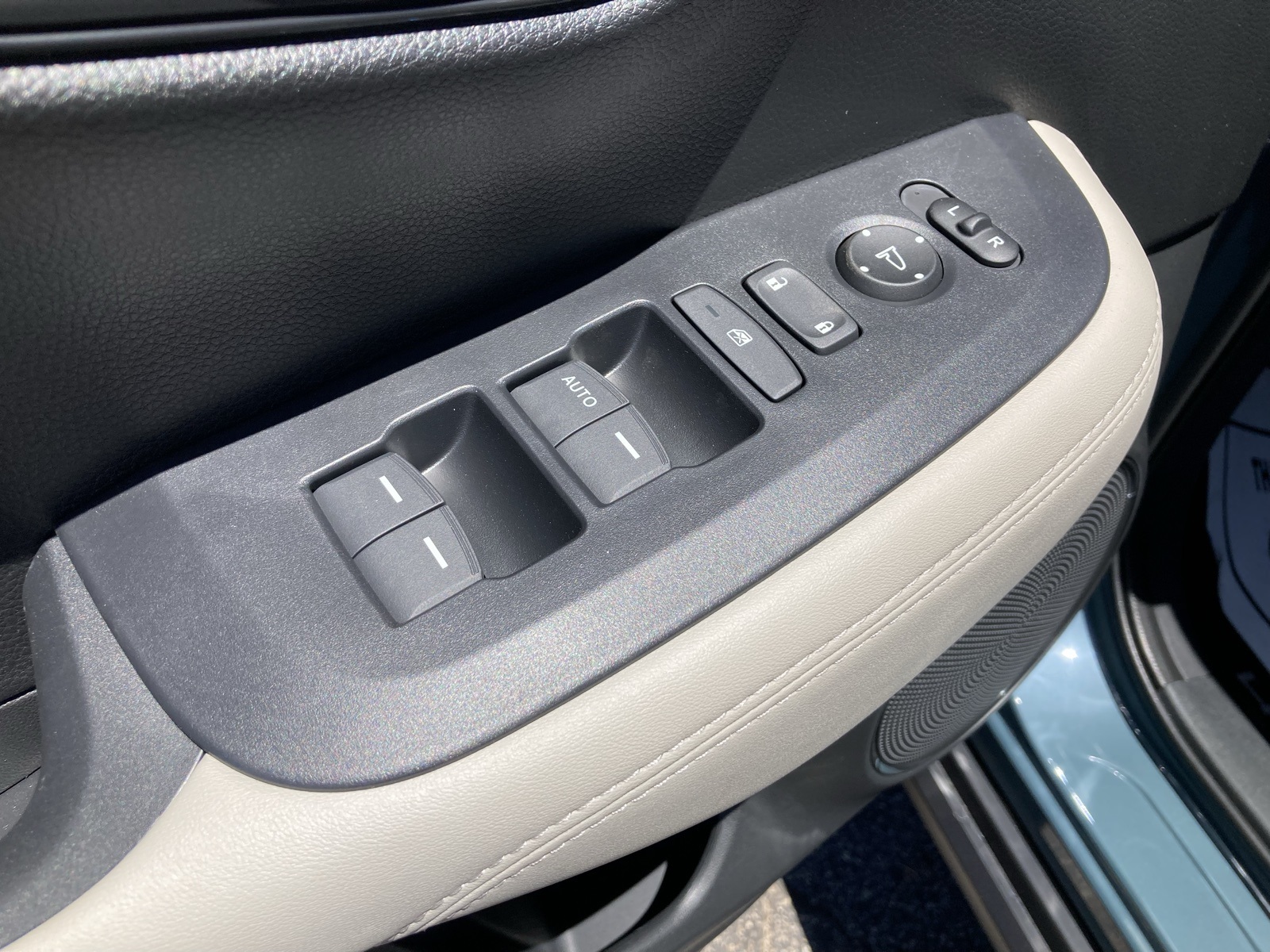2026 Honda HR-V LX photo 12