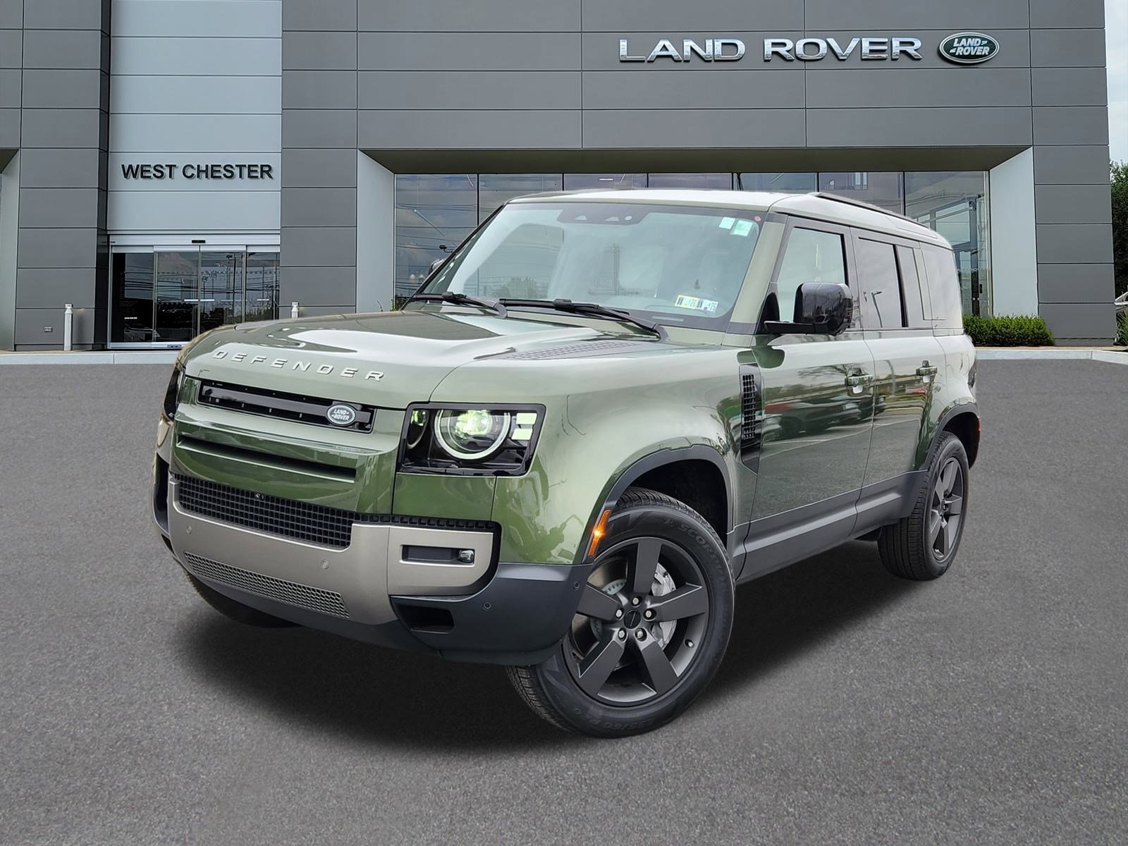 2026 Land Rover Defender S's photo
