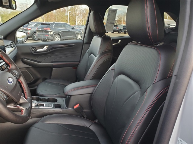 2025 Ford Escape ST-Line Elite photo 13