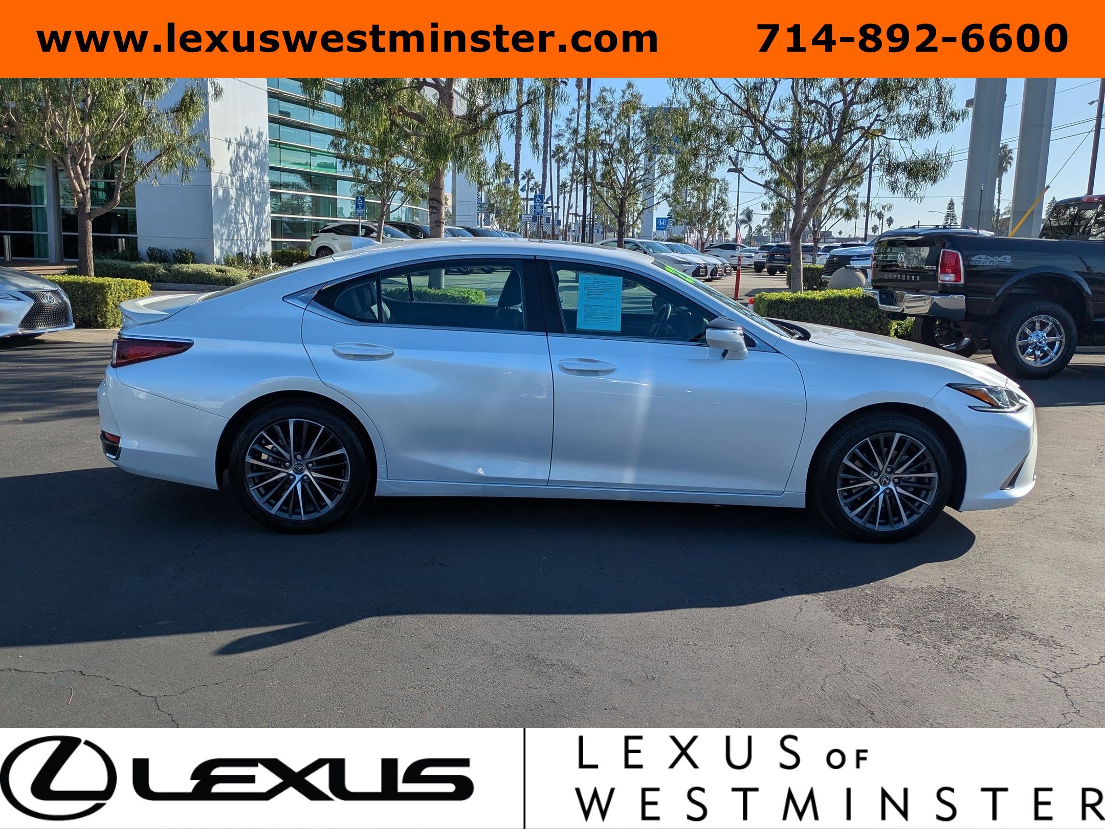 2023 Lexus ES 300h photo 4