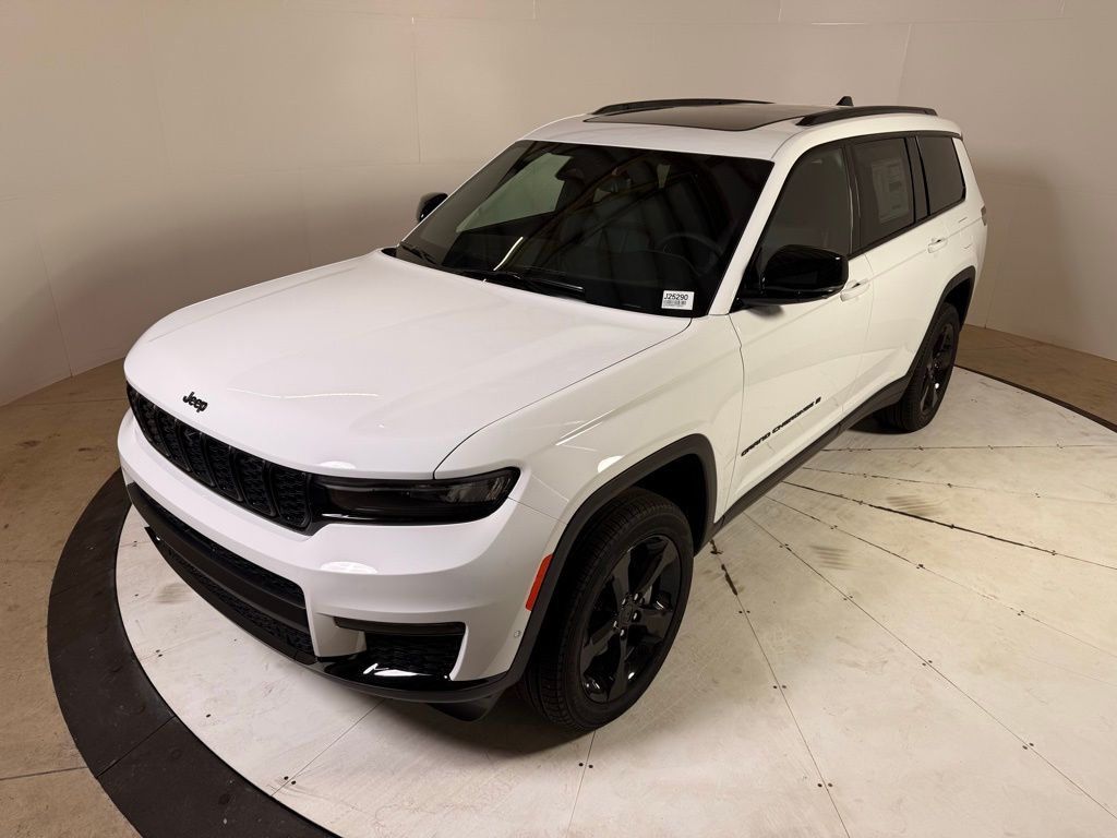 2025 Jeep Grand Cherokee Limited photo 3