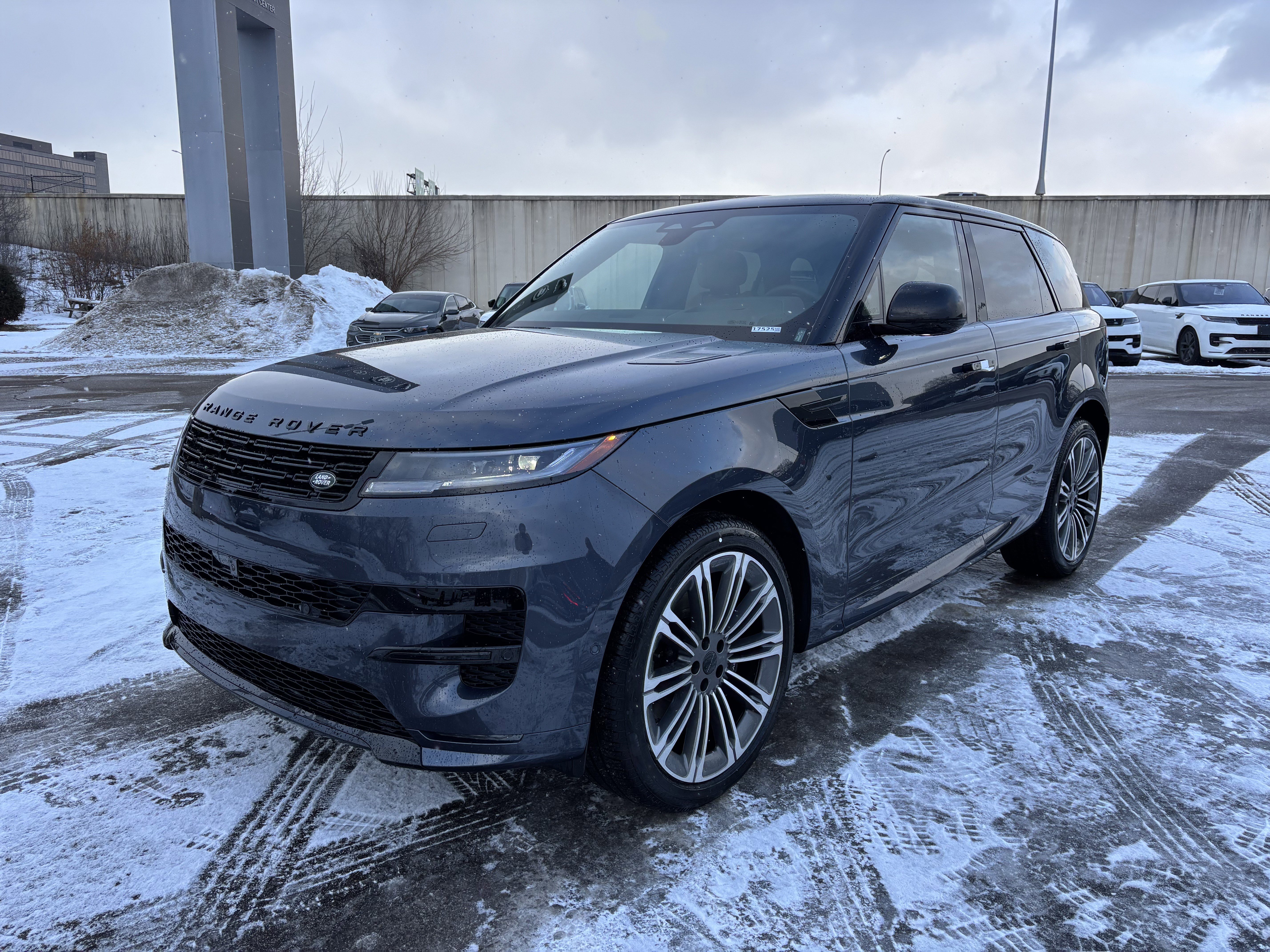 2026 Land Rover Range Rover Sport Dynamic SE's photo
