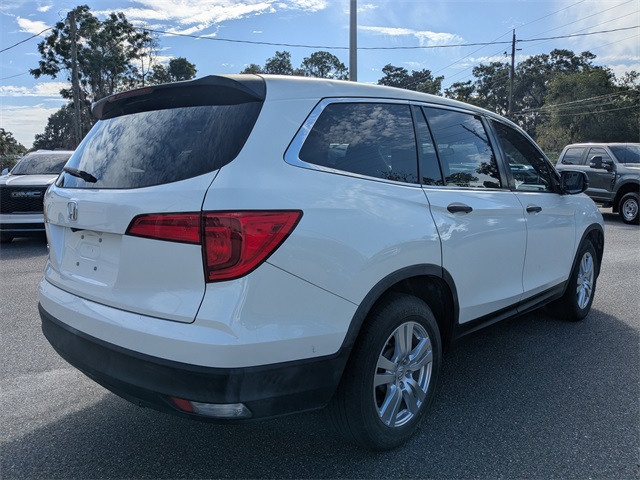 2017 Honda Pilot LX photo 3