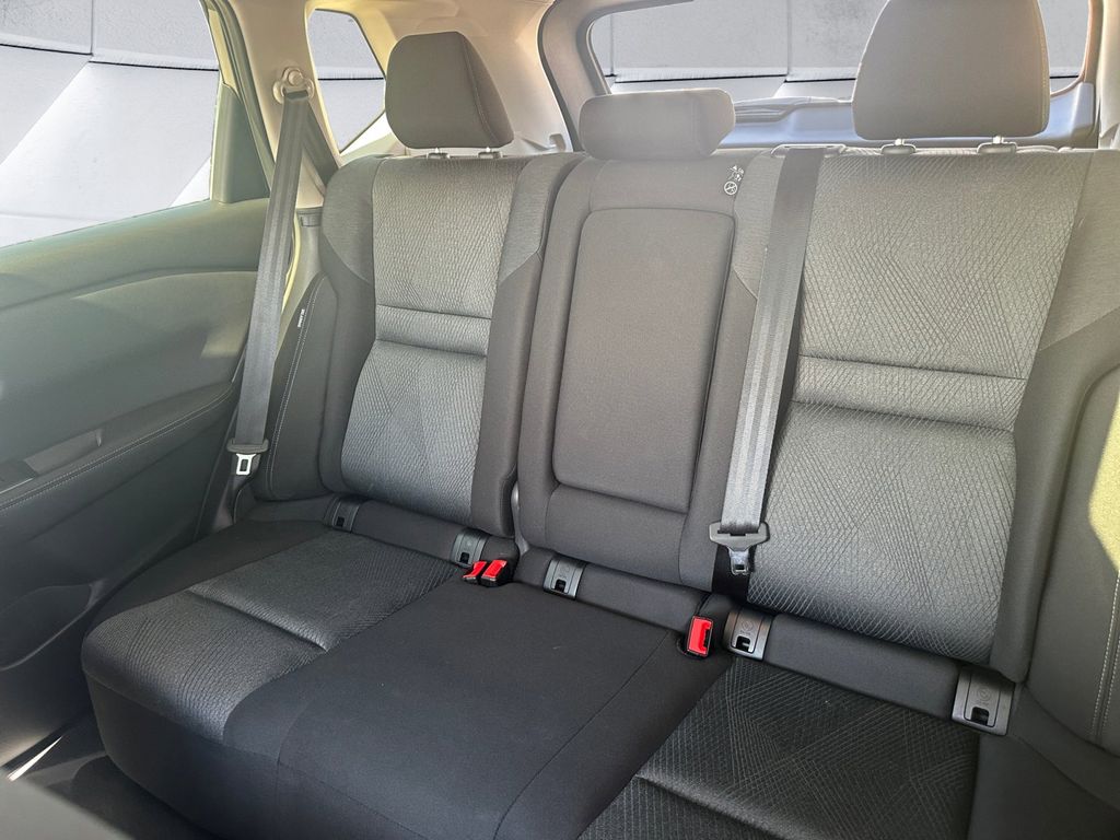 2024 Nissan Rogue SV photo 14