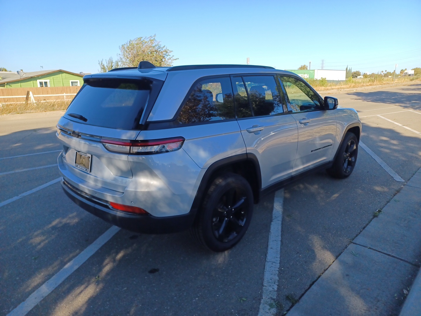 2023 Jeep Grand Cherokee Altitude photo 2