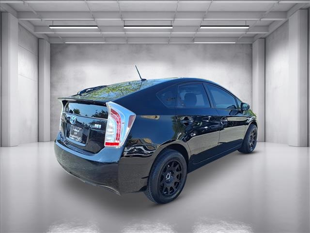 2014 Toyota Prius Four photo 3