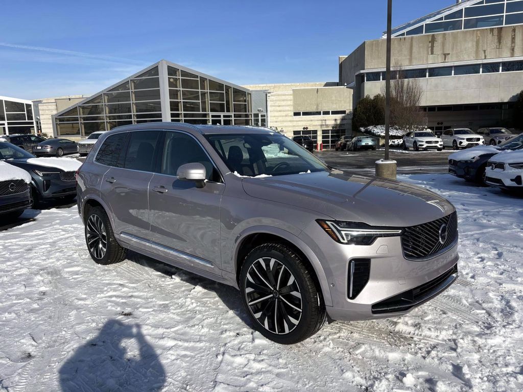 2026 Volvo XC90 Plus's photo