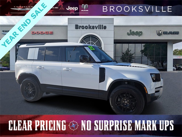 2025 Land Rover Defender S's photo