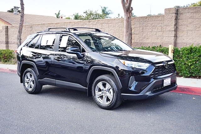 Used 2024  Toyota XLE image 5