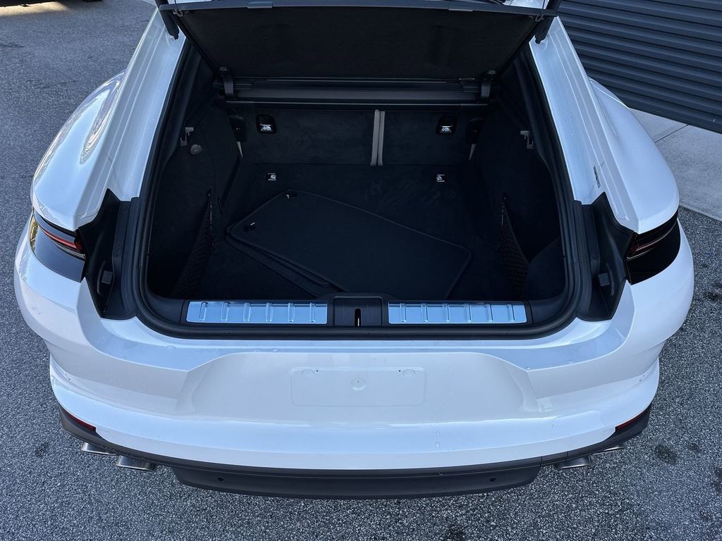 2025 Porsche Panamera Base photo 27
