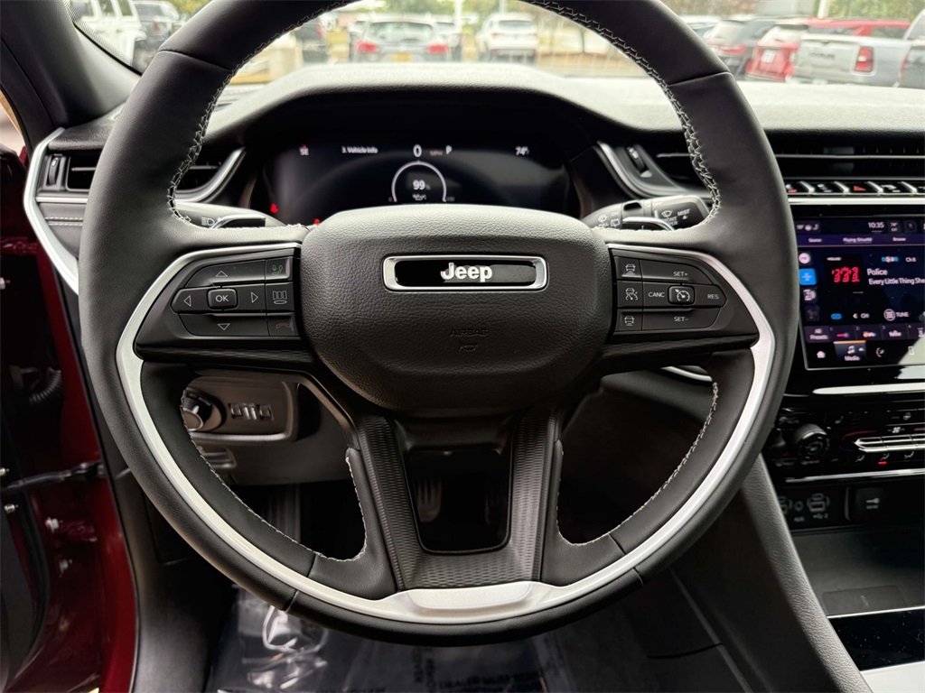 2025 Jeep Grand Cherokee Laredo photo 19