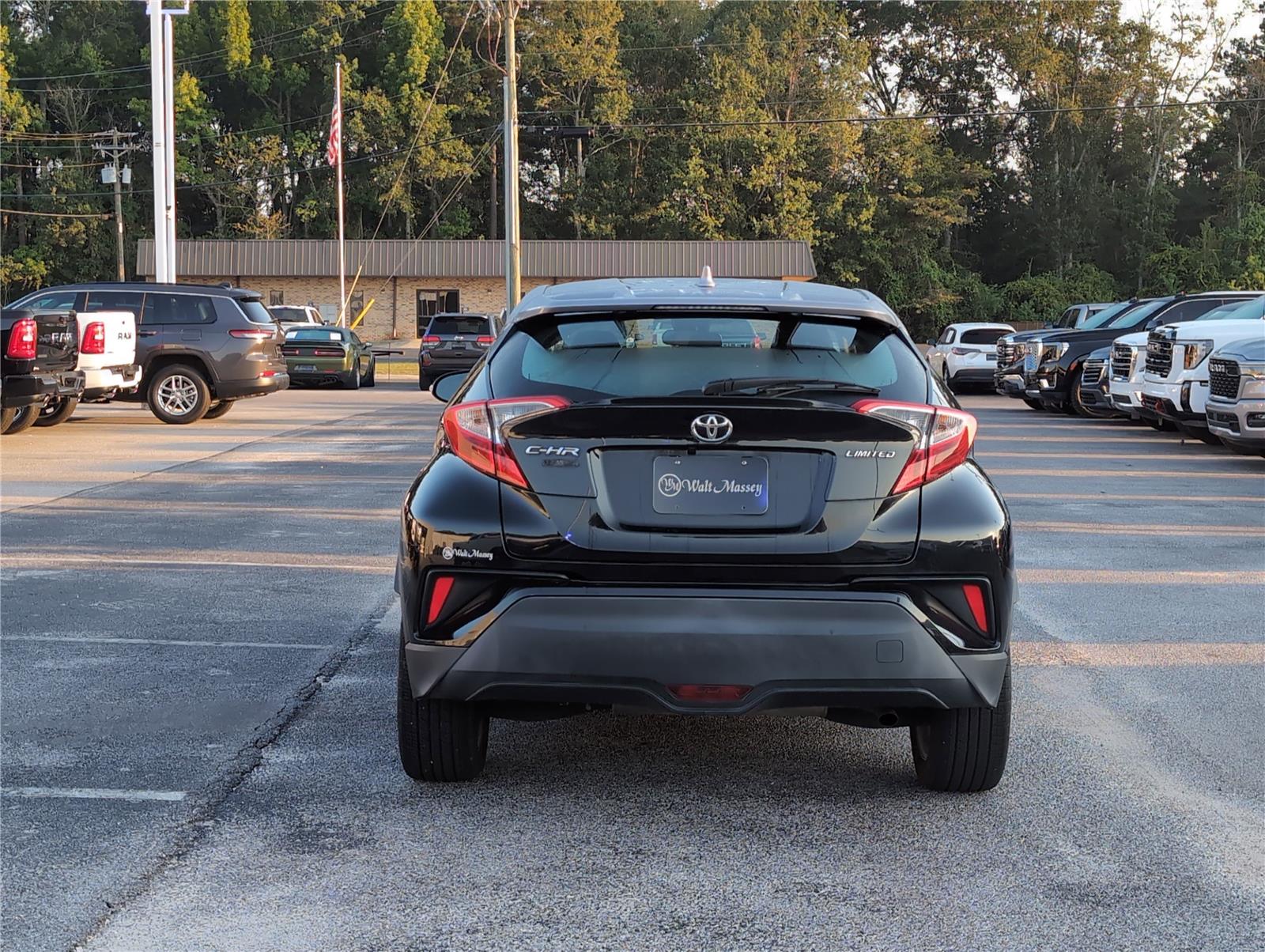 2021 Toyota C-HR LE photo 4