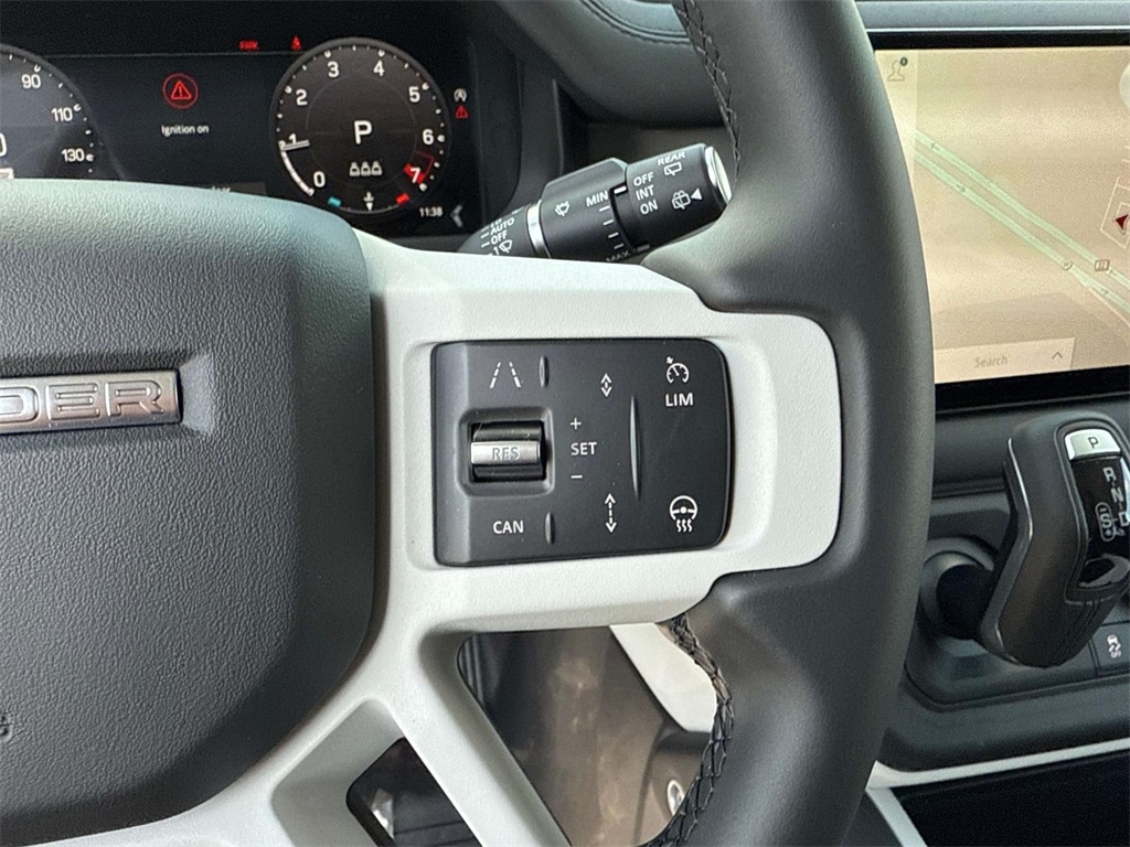 2025 Land Rover Defender 110 S photo 9