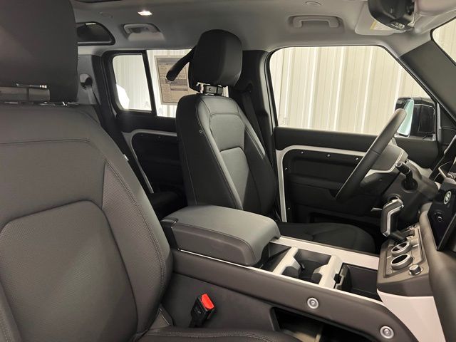 2025 Land Rover Defender 110 S photo 10