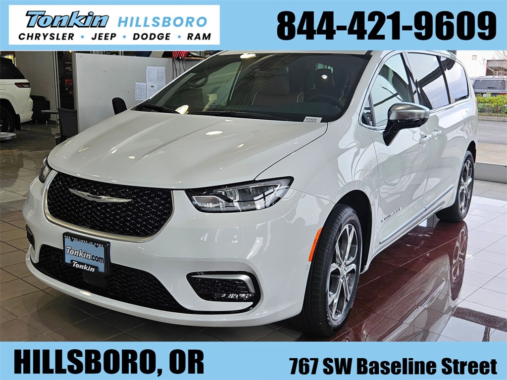 2026 Chrysler Pacifica Pinnacle's photo