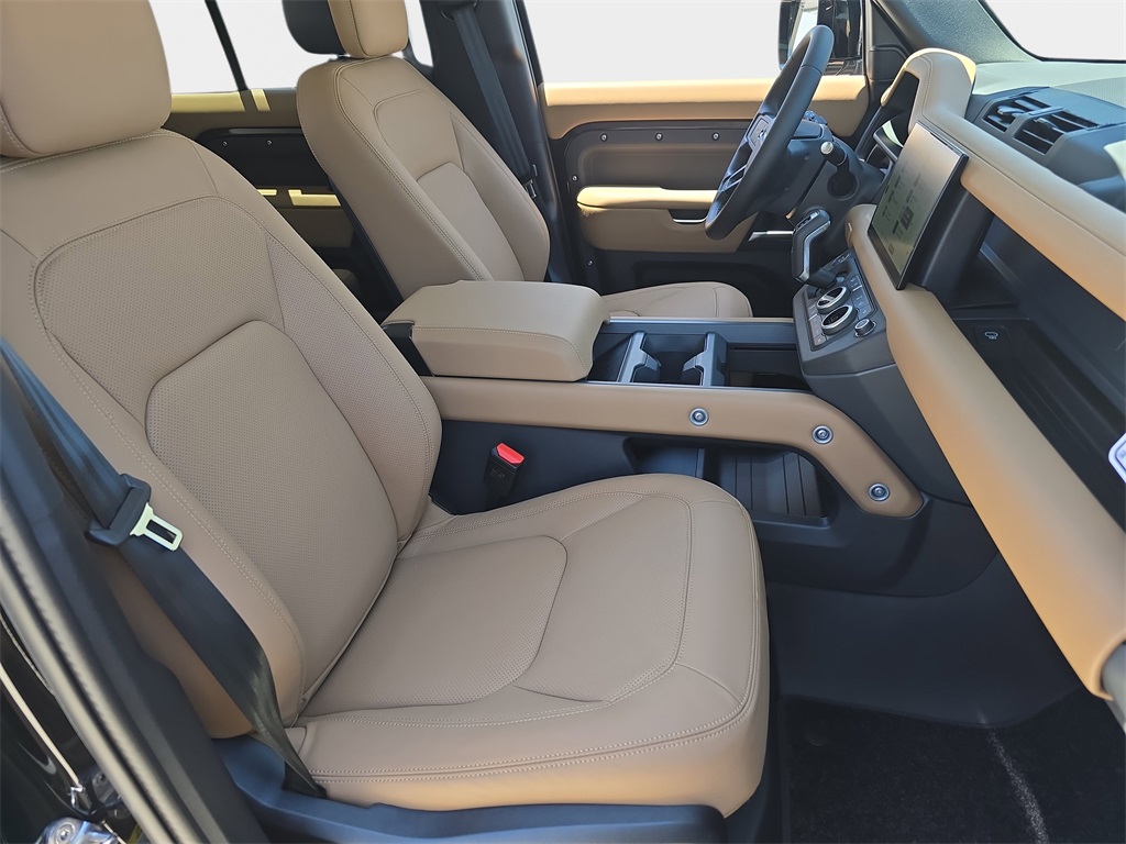 2025 Land Rover Defender 110 S photo 10