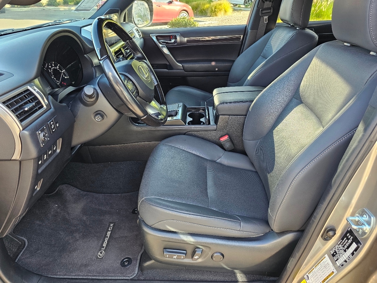 2022 Lexus GX 460 photo 2