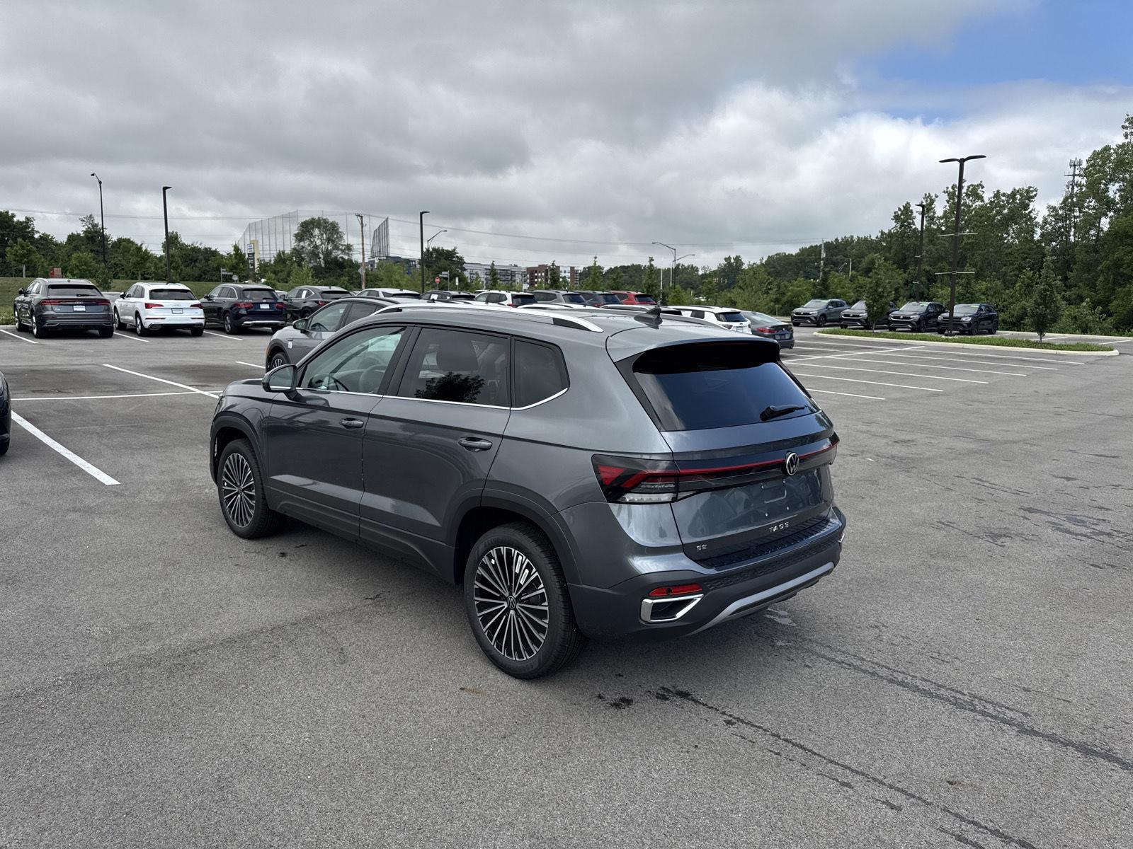 2025 Volkswagen Taos SE photo 2