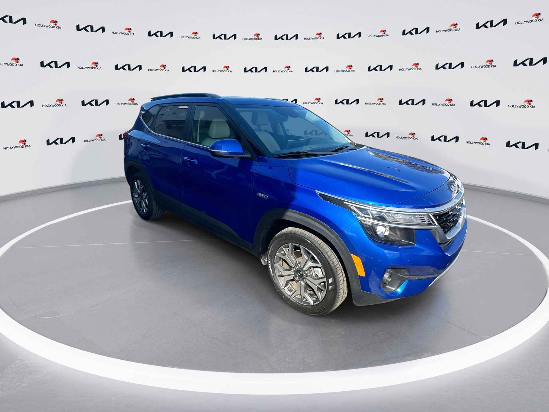 2023 Kia Seltos EX photo 2