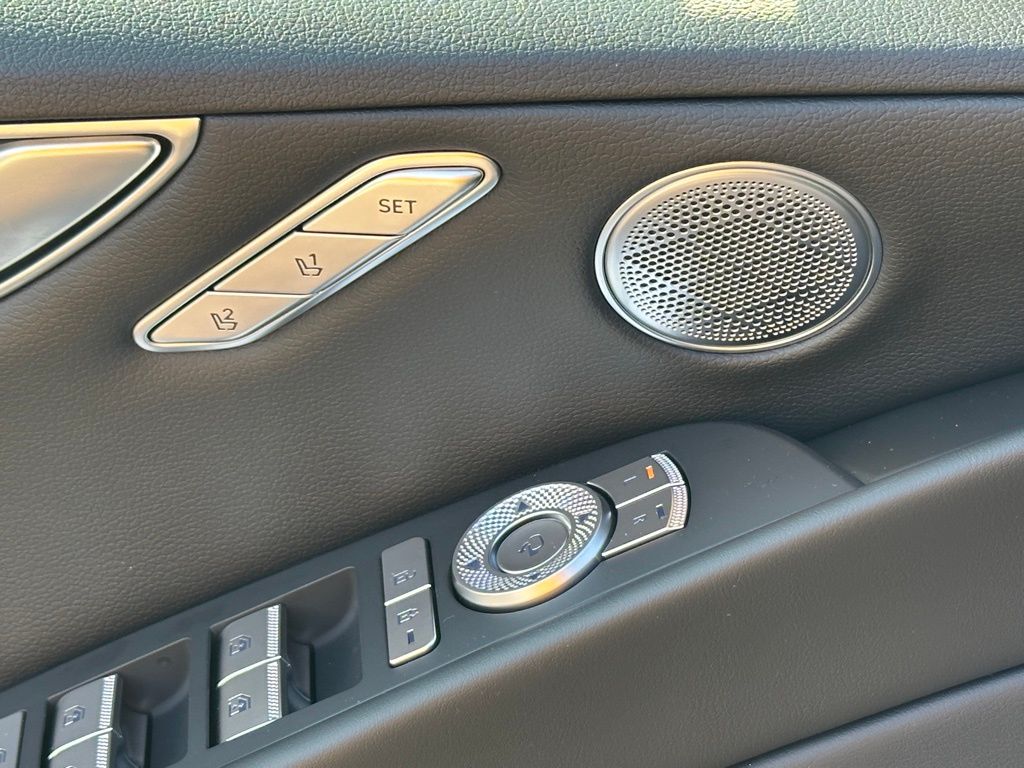 2024 Genesis Electrified G80 photo 13