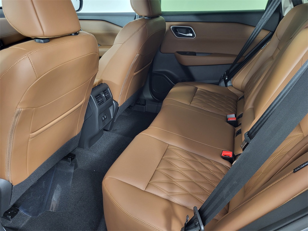 2025 Nissan Rogue Platinum photo 12