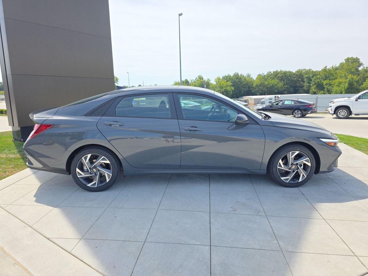2025 Hyundai Elantra SEL Sport photo 4