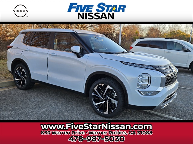 2024 Mitsubishi Outlander SE's photo