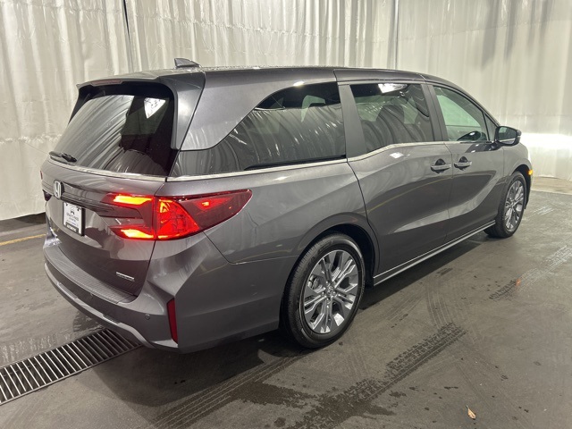 2026 Honda Odyssey Touring photo 3