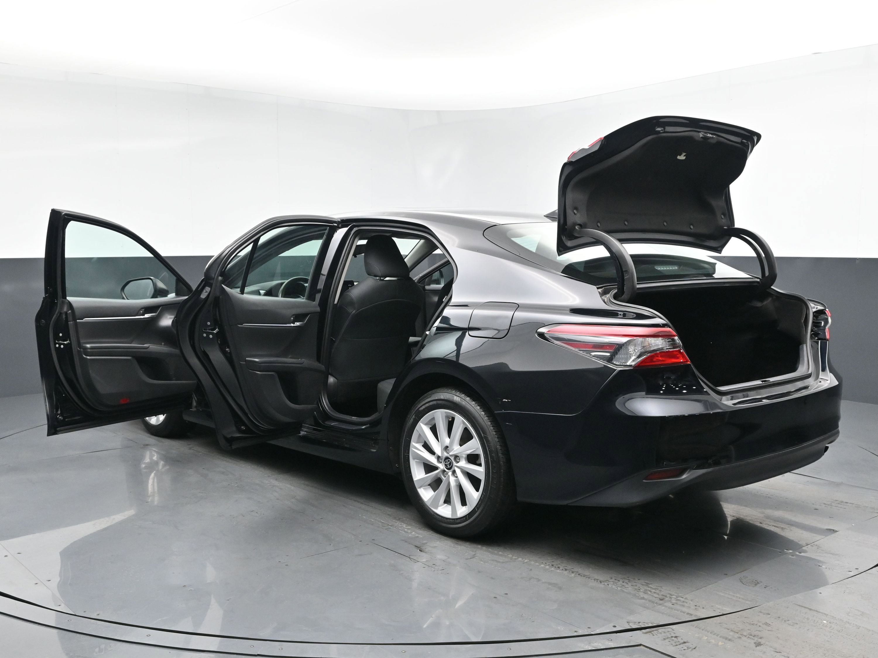 2021 Toyota Camry LE photo 30