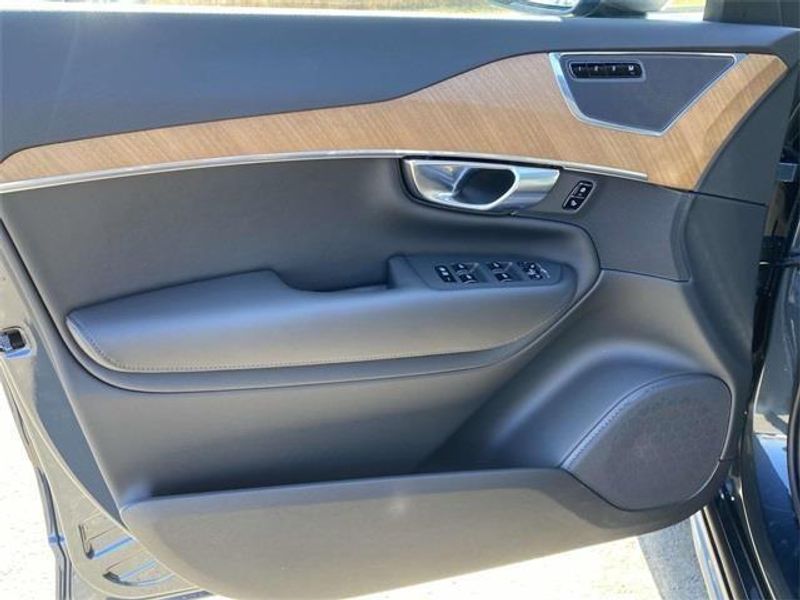 2025 Volvo XC90 AWD Plus photo 15