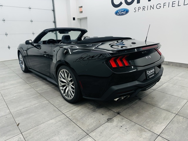 2025 Ford Mustang GT Premium Convertible photo 5