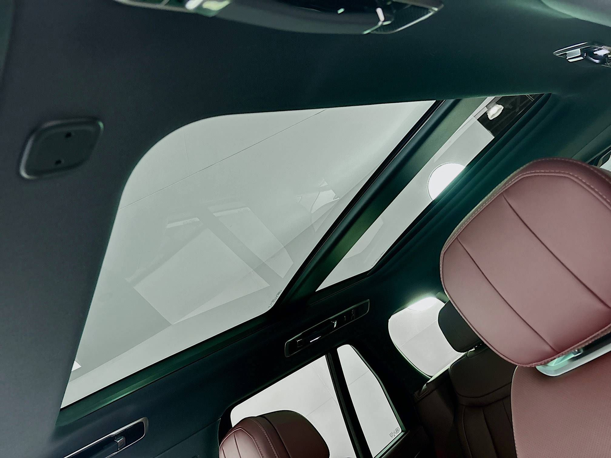 2025 Land Rover Range Rover SE photo 12