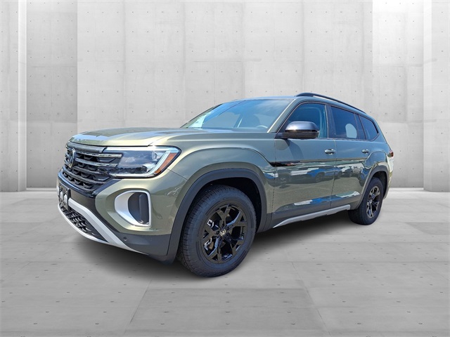 2025 Volkswagen Atlas Peak Edition SE photo 2