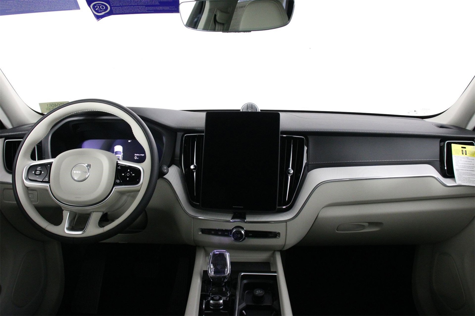2026 Volvo XC60 Hybrid T8 photo 4