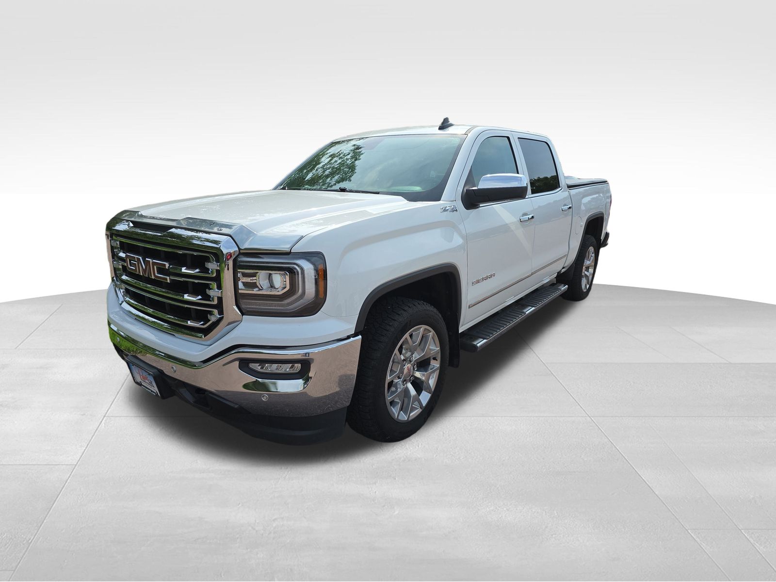 Used 2018 GMC Sierra 1500 SLT with VIN 3GTU2NEJ5JG631186 for sale in Luverne, Minnesota