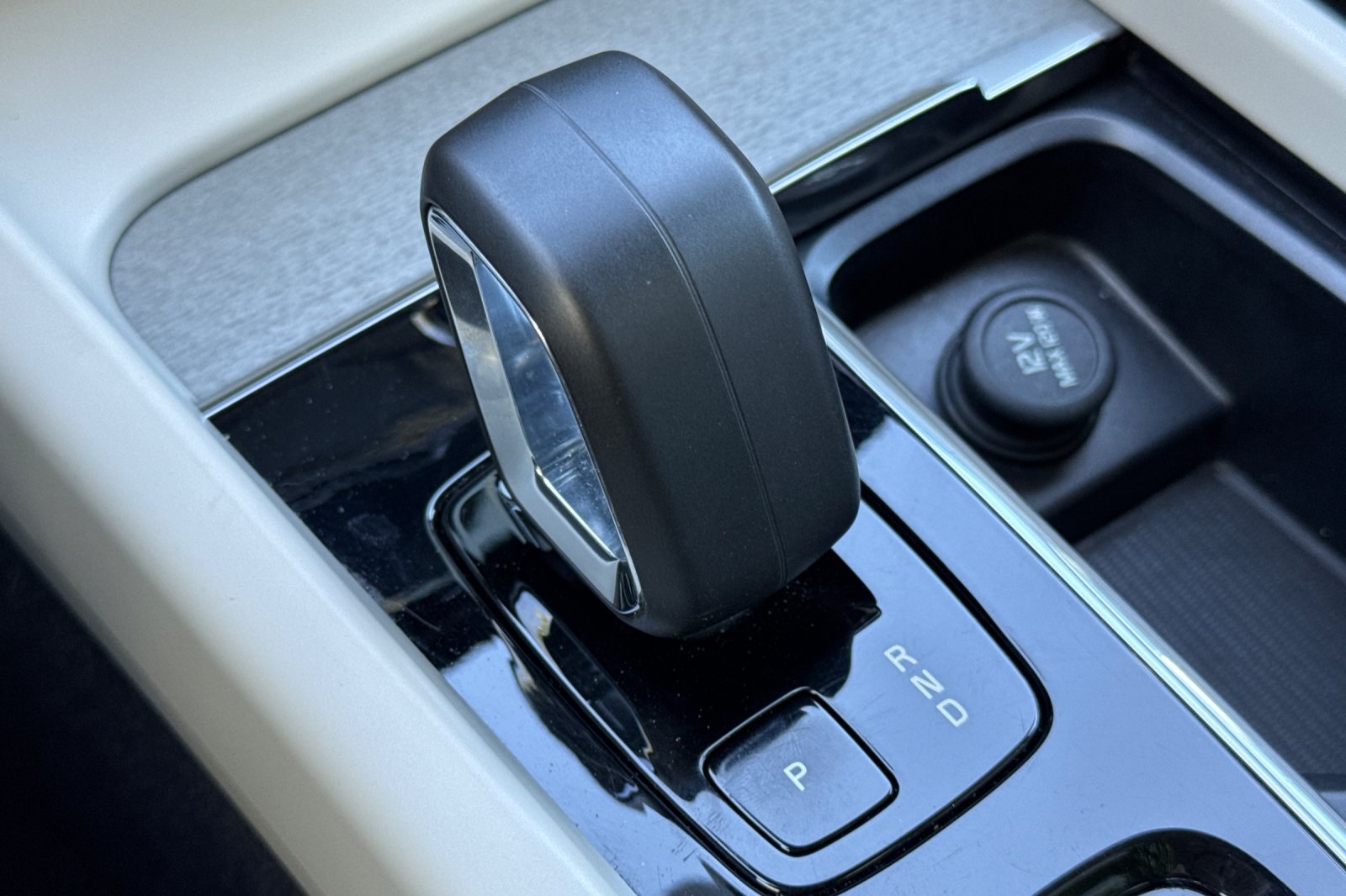 2024 Volvo V60 Cross Country B5 Plus photo 22