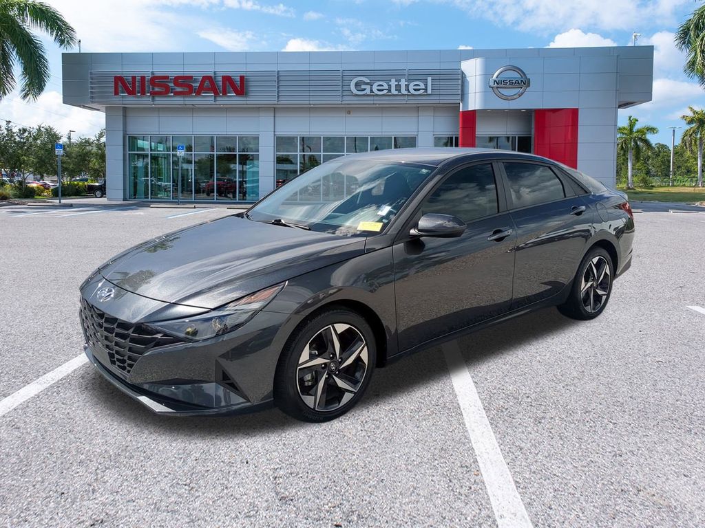 2023 Hyundai Elantra SEL photo 2