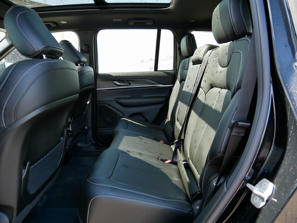 2025 Jeep Grand Cherokee Limited photo 8