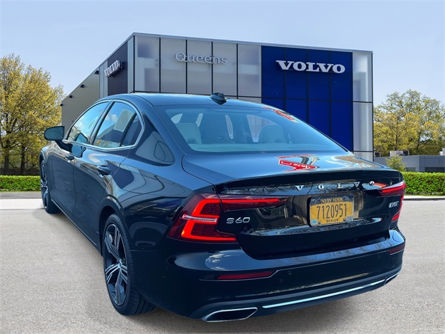 2022 Volvo S60 B5 Inscription photo 3