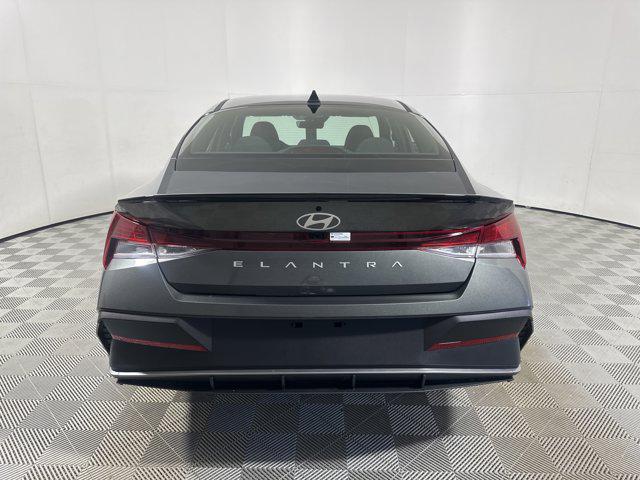 2025 Hyundai Elantra SEL Sport photo 6