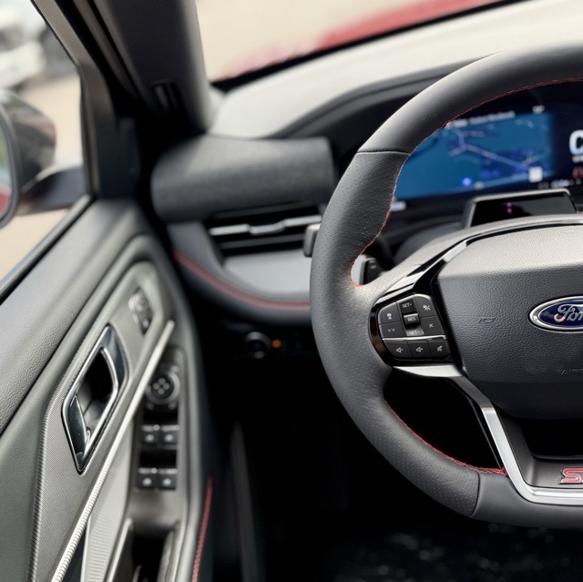 2025 Ford Explorer ST photo 17