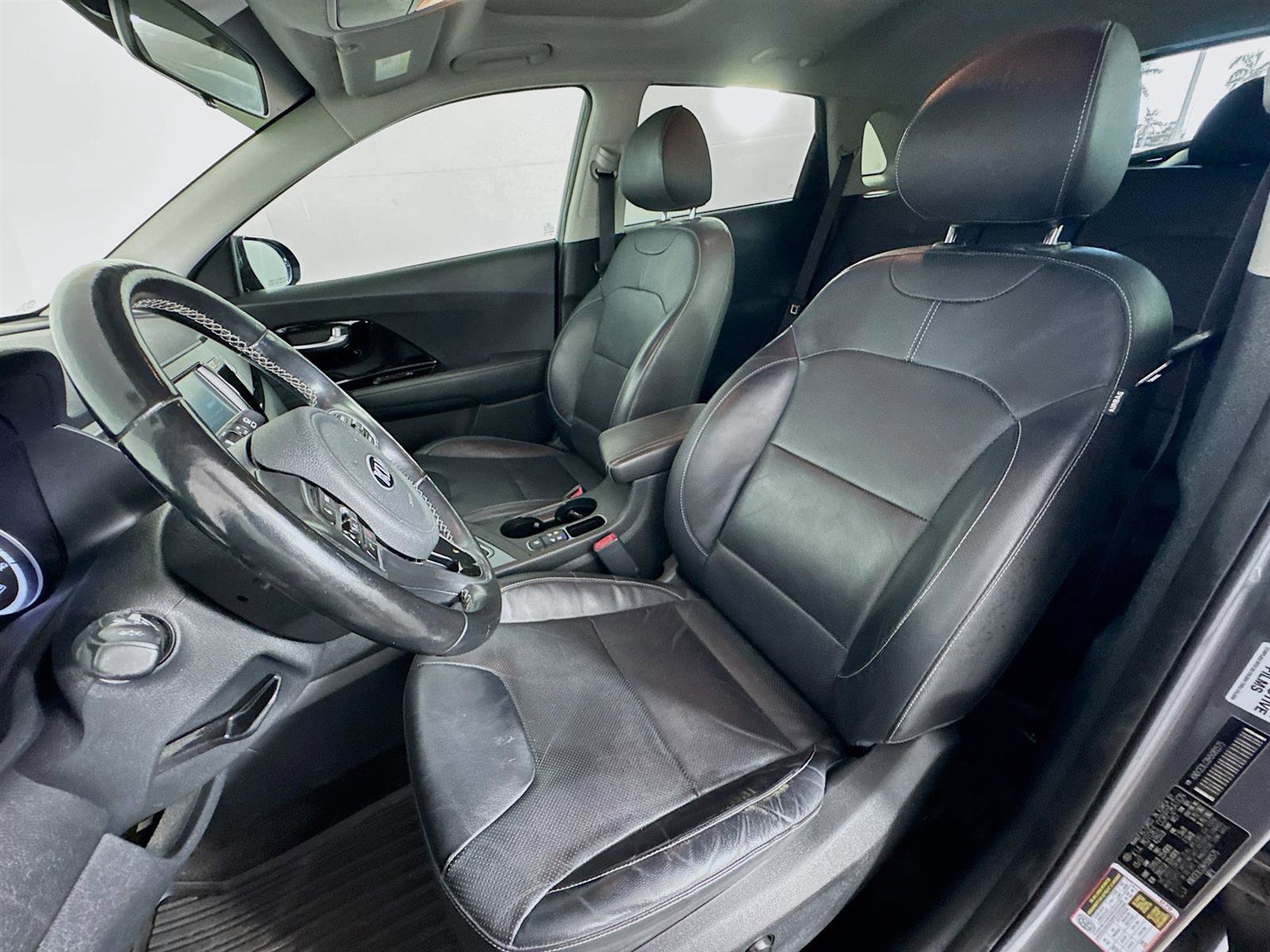 2017 Kia Niro Touring photo 9