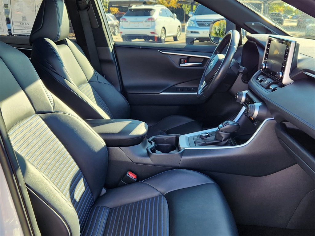 2020 Toyota RAV4 Hybrid XSE photo 16