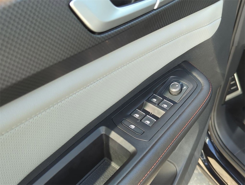 2024 Volkswagen Atlas Peak Edition SEL photo 18