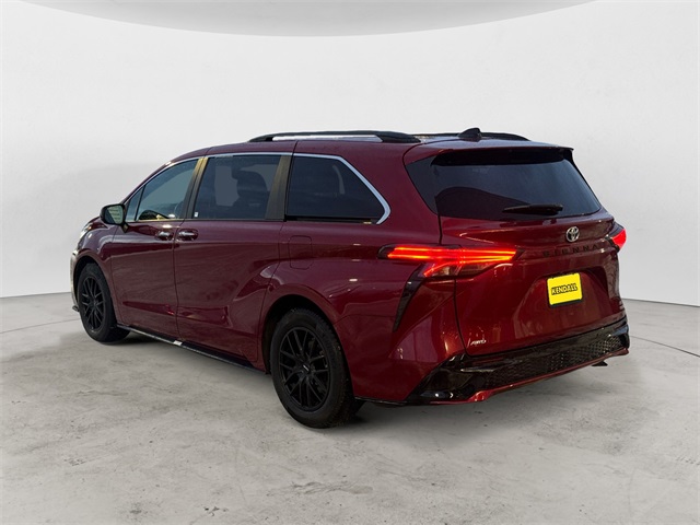2023 Toyota Sienna XSE photo 3
