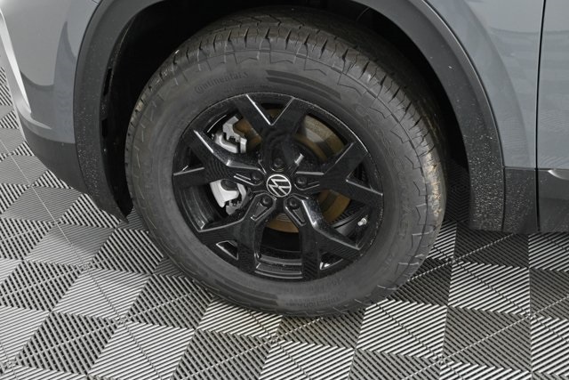 2025 Volkswagen Atlas Peak Edition SE photo 5