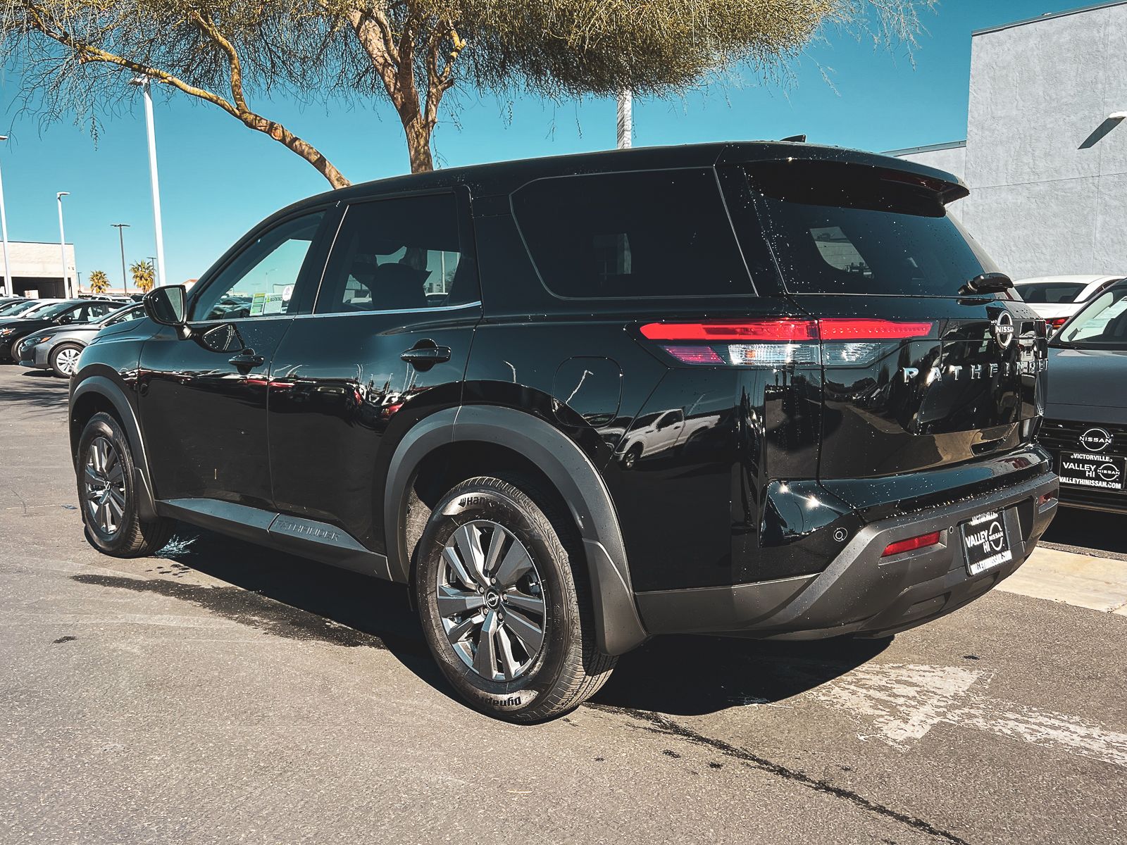 2025 Nissan Pathfinder S photo 2